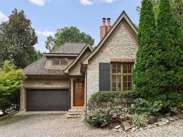 2415 La Maison Dr, Charlotte, NC 28226