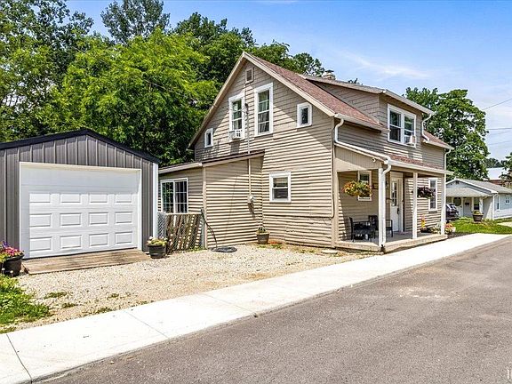 2nd image of 306 Best Ave