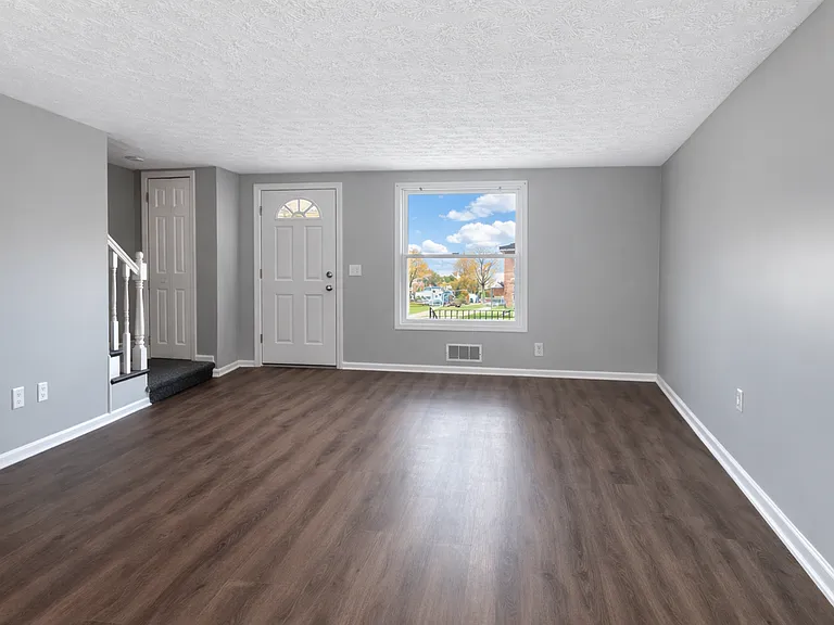 1005 Kayden Ln — Photo 3