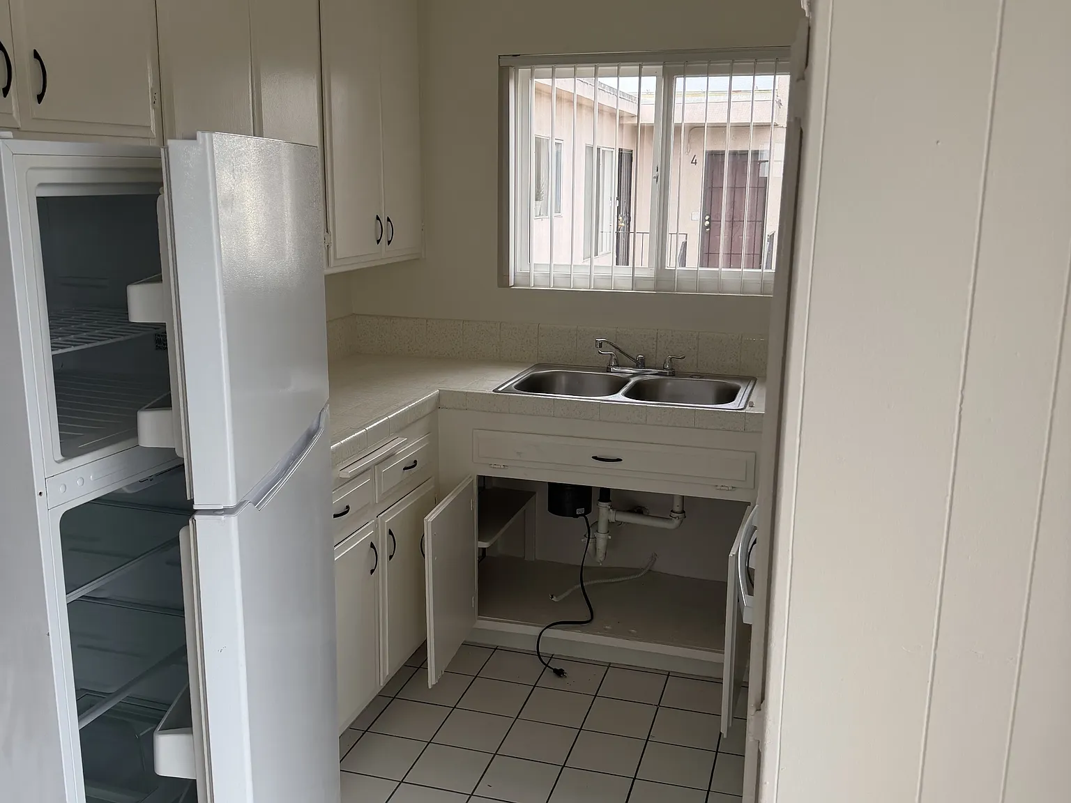 Highland Ave 4065 — Photo 1