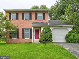 2271 Bob White Ln, Lancaster, PA 17601