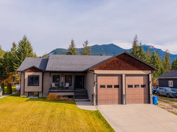 1448 Hemlock Dr, Golden, BC V0A 1H6