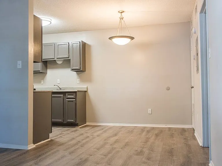 Twin Oaks Apartments — Photo 39