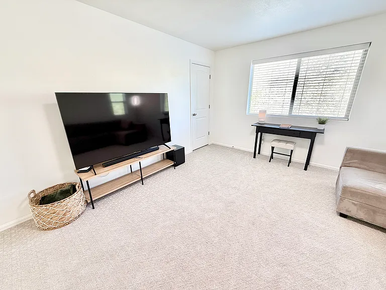 1867 E Chimney Stone Ct — Photo 12