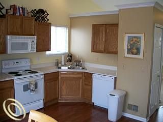 4th image of 8589 Somerset Ln