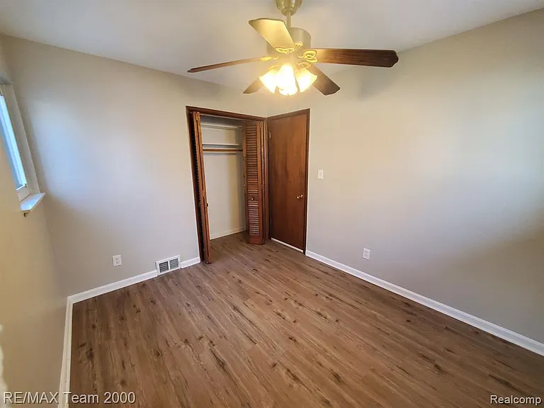 4565 Universal St — Photo 14