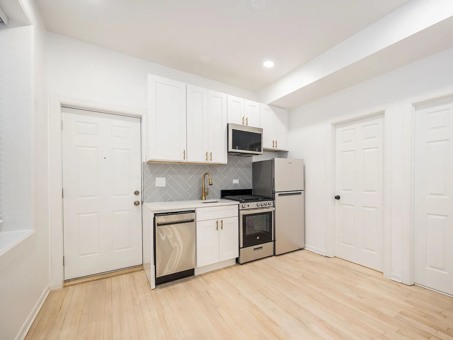 2 bed, $2,450 — Photo 2