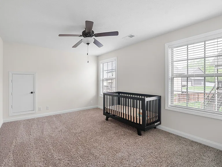 404 Sedgwick Ln — Photo 20