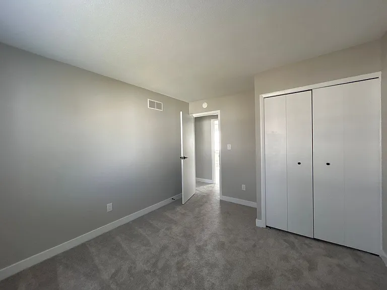 805 Lindenwood Dr S — Photo 13