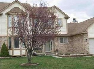 22423 Rambling Dr, Macomb, MI 48044