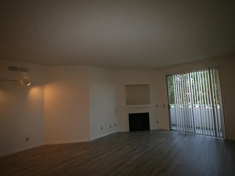 3637 Clarington Ave #113 — Photo 25