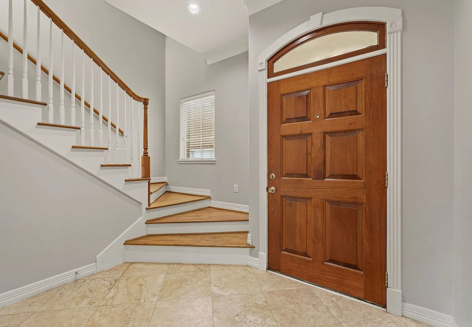 3 bed, 3.5 bath, 2507 sqft, $2,850 — Photo 4