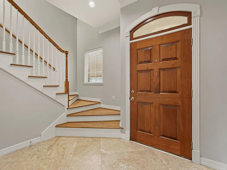 822 Stuart St — Photo 5