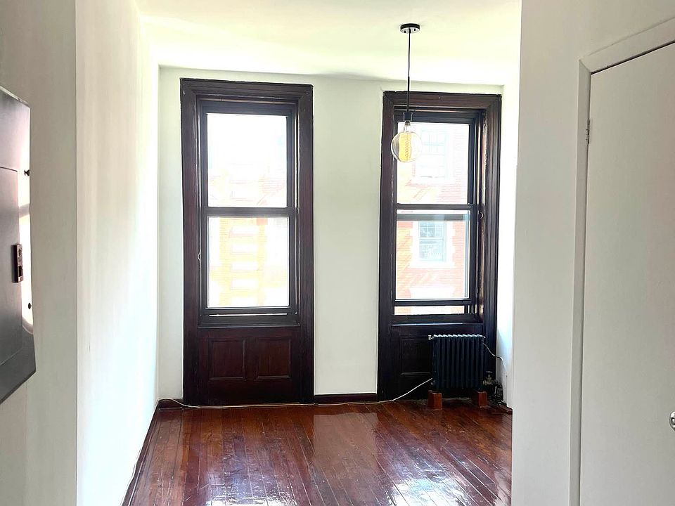 1st image of 240 E 9th St APT 9