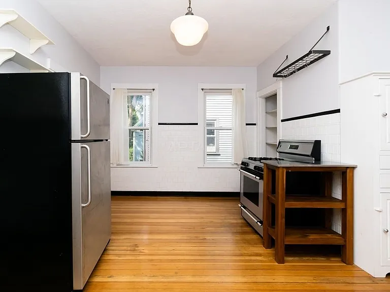 158 Elm St N #2 — Photo 2