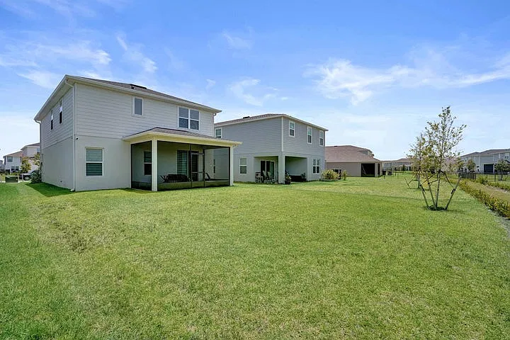 4 bed, 2370 sqft, $3,850 — Photo 4