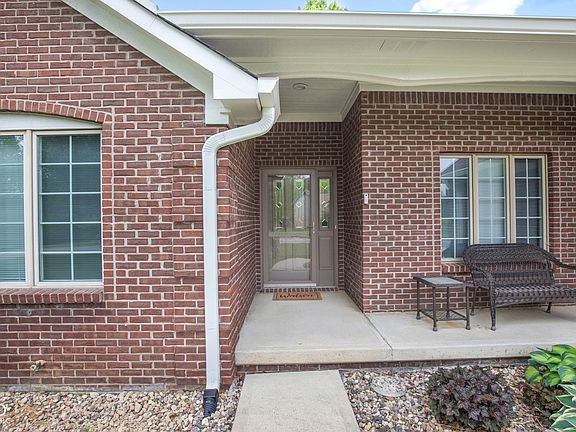 5th image of 325 E Levi Ln