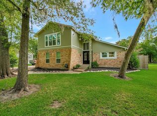 5346 Appleblossom Ln, Friendswood, TX 77546