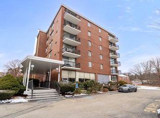 20 Hammond Pond Pkwy APT 105, Newton, MA 02467