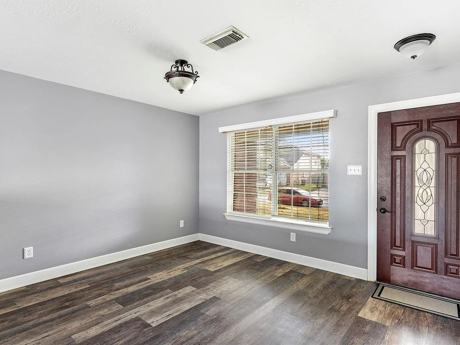4 bed, 2.5 bath, 2336 sqft, $2,500 — Photo 4