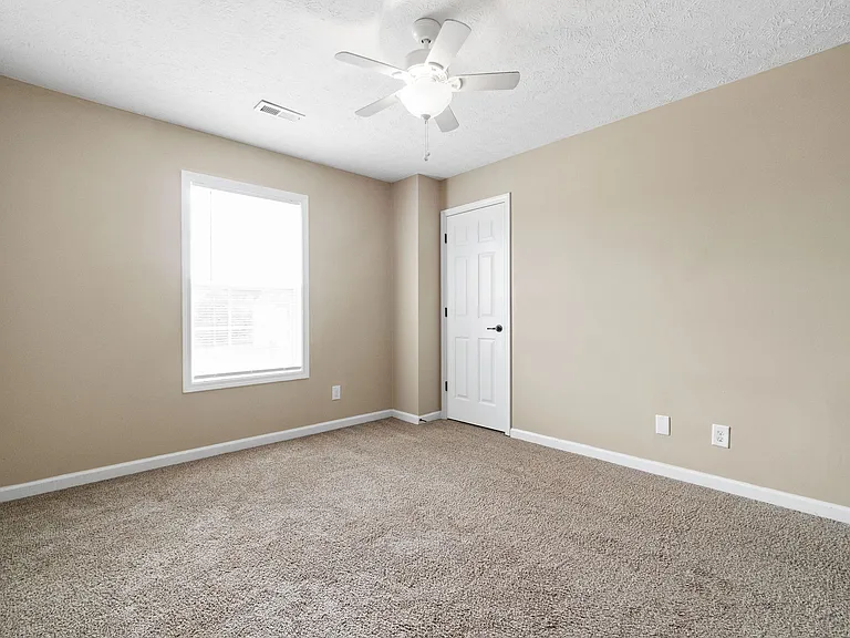 517 Patriot Park Ct #B — Photo 9