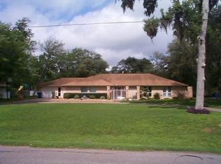 13 Robinhood Ln, Clute, TX 77531