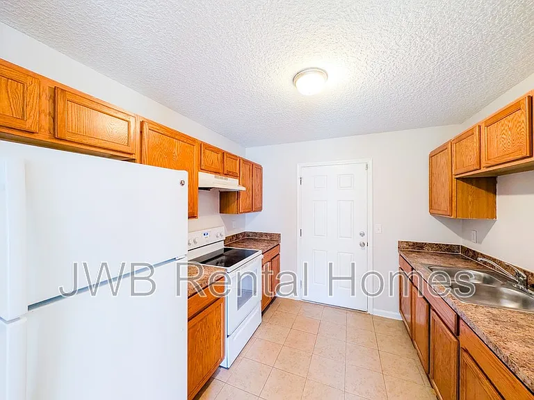 4372 Melissa Ct W — Photo 2