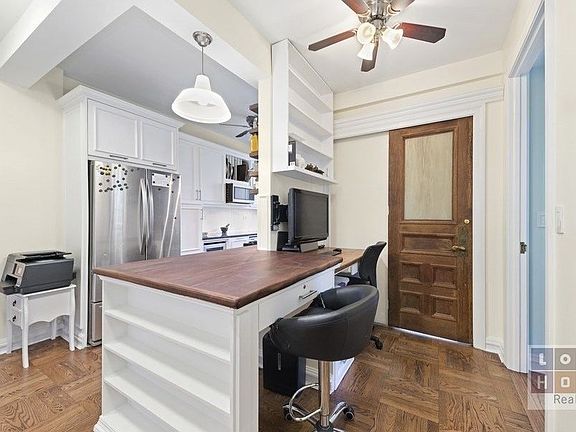 5th image of 550 Grand St APT Gge