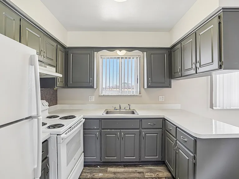 Rivercrest Apartments — Photo 80