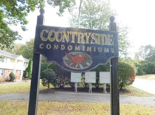 10 Carolina Dr APT 34, Oakdale, CT 06370