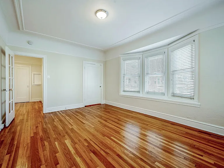 Gough Street 3055 — Photo 11