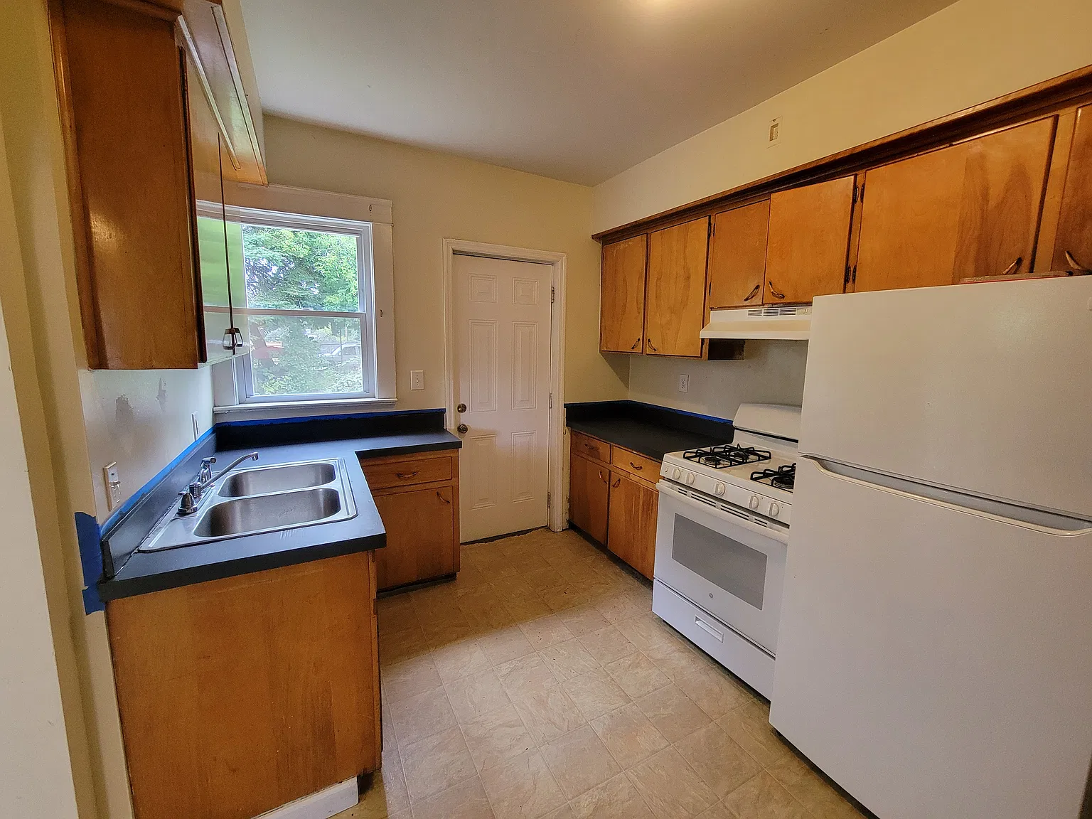 3 bed, 1232 sqft, $1,525 — Photo 2