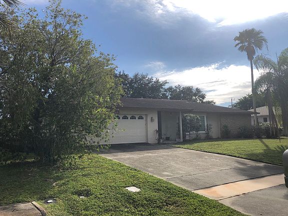 4th image of 627 SE 11th Ave