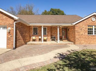 4825 Oak Ridge Dr, Roxana, IL 62084