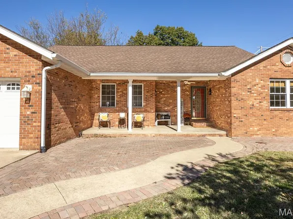 4825 Oak Ridge Dr, Roxana, IL 62084