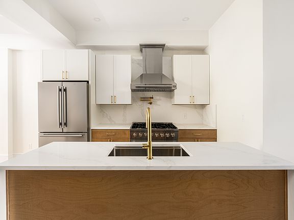 3rd image of 77A Somers St #2