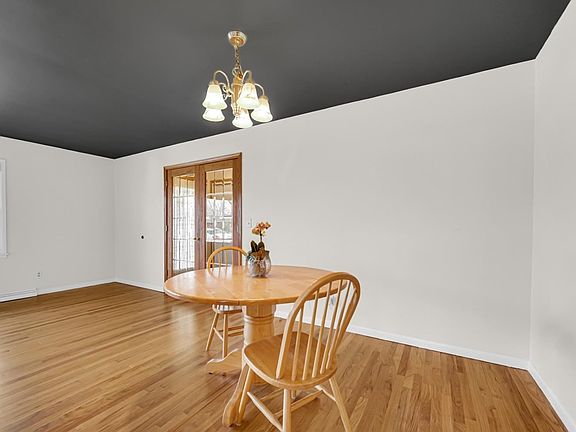 4th image of 2202 Berkley Dr