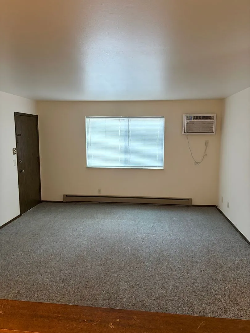 Fairway Drive Apartments — Photo 3