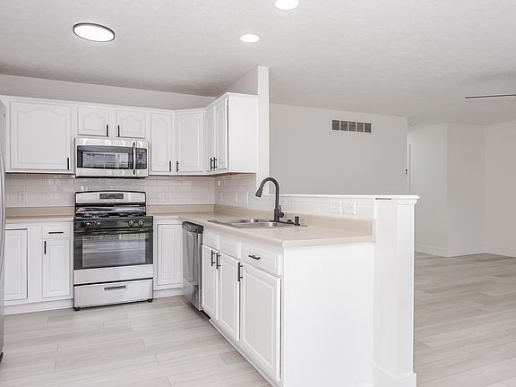 5th image of 2805 Gill St
