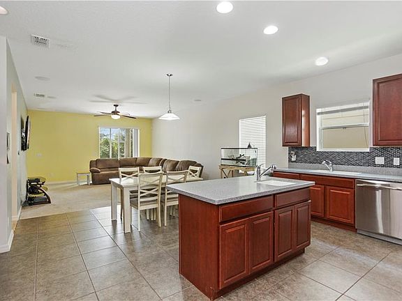 4th image of 443 Nuestra Pl