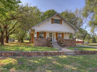 211 W Kneeland, Liberal, MO 64762