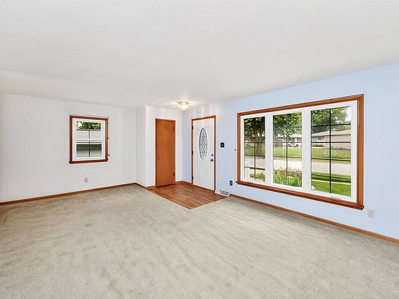 4th image of 5011 Lower Beaver Rd