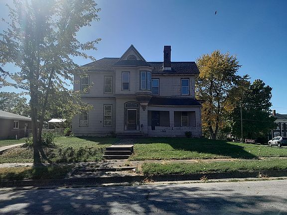 5th image of 628 Franklin St