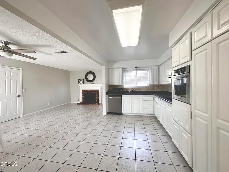 2065 Abbott St — Photo 5