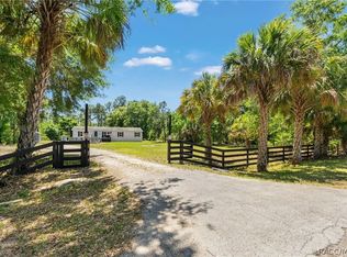 6886 W Edgewood Ln, Homosassa, FL 34448