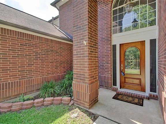 3rd image of 2303 Falcon Dr