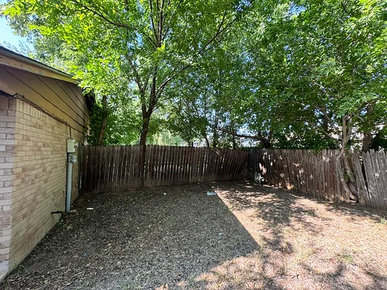 8606 S Drexel Pl — Photo 13