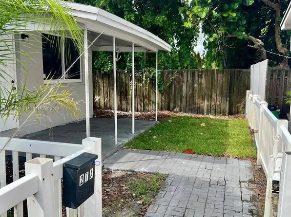 2419 Lincoln St #23B, Hollywood, FL 33020