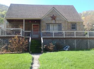 1104 Greenbrier Dr, Hinton, WV 25951