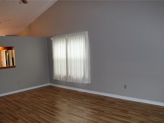 4th image of 6731 Lexington Cir
